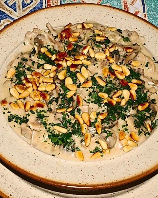 Cremige Parmesan-Polenta mit Champignonrahmsoße