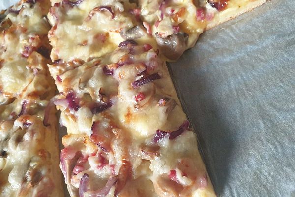 Pizza mit Hähnchen, Pilzen und Hollandaise von Momo-Kochparadise | Chefkoch