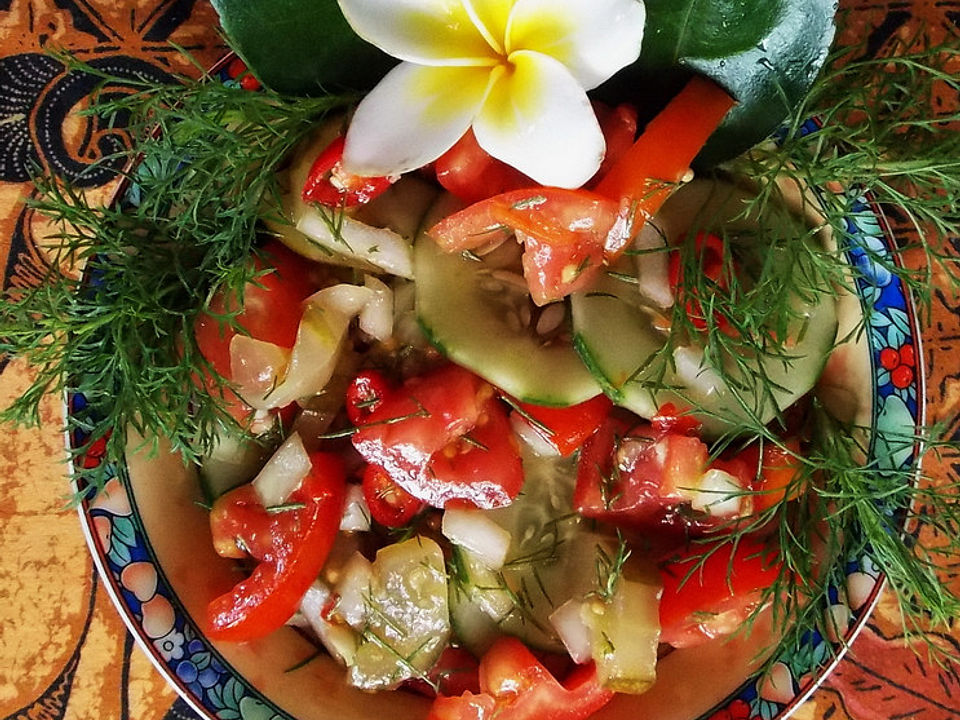 Gemischter Tomatensalat mit Gurken und Dill von dieter_sedlaczek| Chefkoch