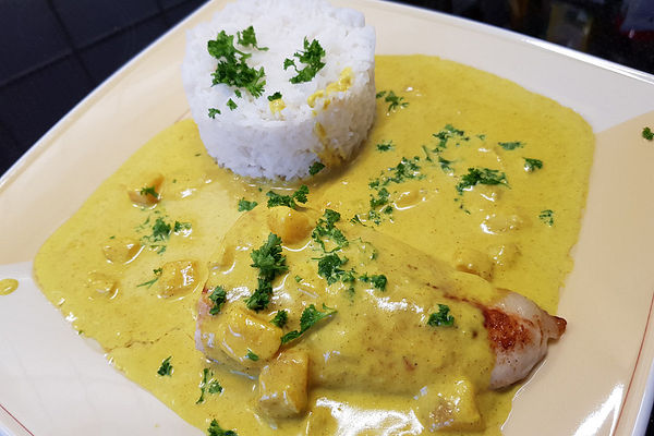 Hähnchenbrustfilet in Curry-Kaki-Soße und Reis von küchen_zauber | Chefkoch