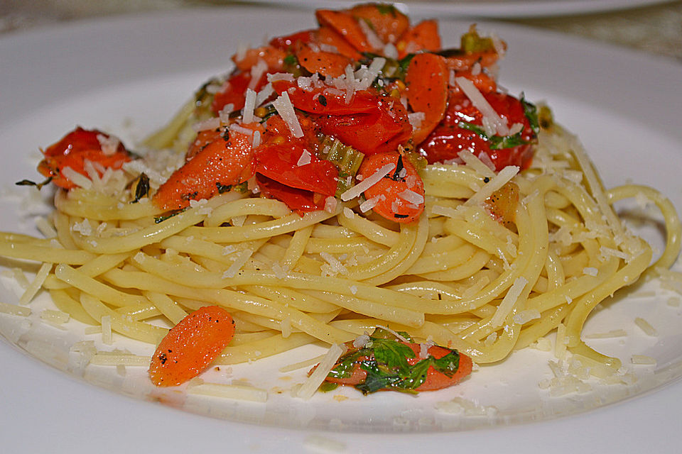 Spaghetti mit Kirschtomaten