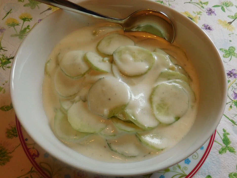 Gurkensalat mit Joghurt-Knoblauchdressing von bBrigitte | Chefkoch