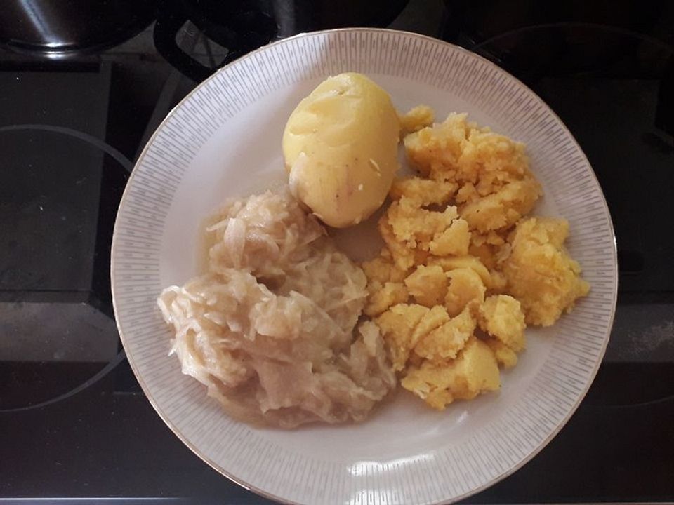 Apfelsauerkraut mit Pellkartoffeln und Polentabrei von ...