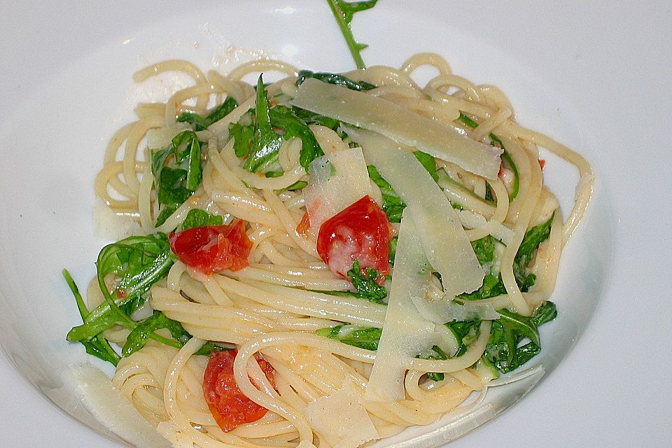 Spaghetti mit Rucola und Mozzarella