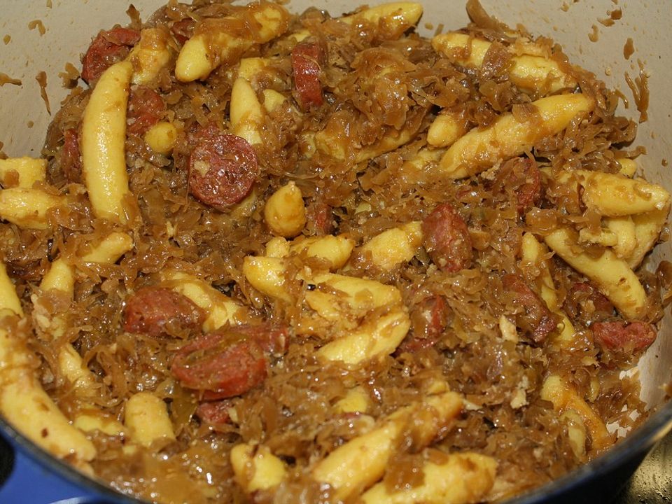 Sauerkraut, gebraten, mit Chorizo und Schupfnudeln von Klaumix| Chefkoch