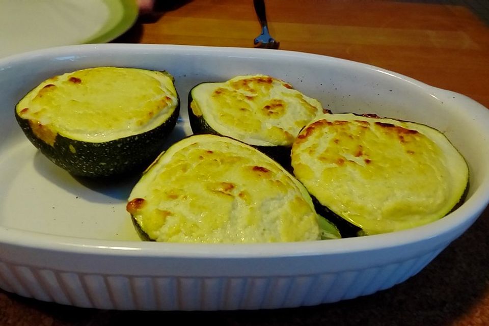 Gefüllte Zucchini mit Feta und Chili