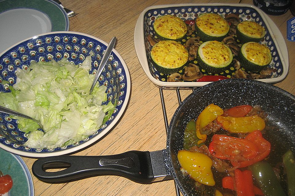 Gefüllte Zucchini mit Feta und Chili