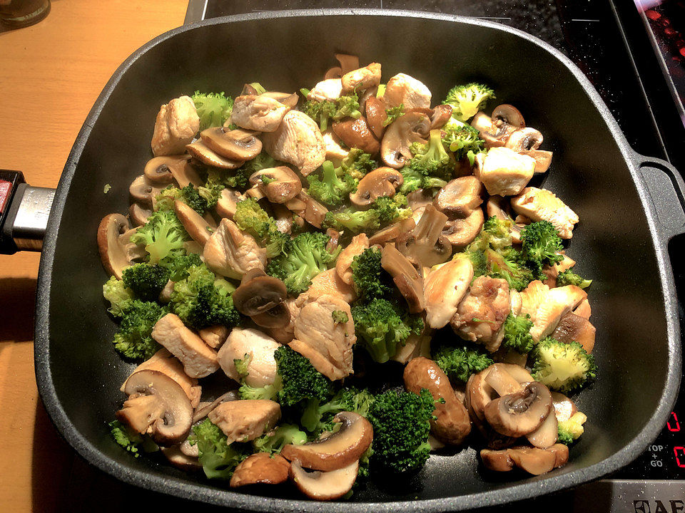 Hähnchenpfanne mit Pilzen und Brokkoli von drachenglut | Chefkoch