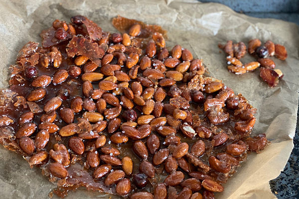 Karamellisierte Nüsse mit Heidehonig und Hagelsalz von Fräulein_Heide ...