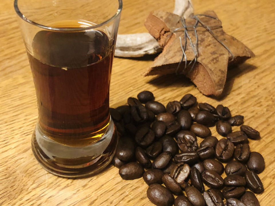 Kaffeelikör mit Grappa - Liquore al caffè con grappa von sasoli| Chefkoch