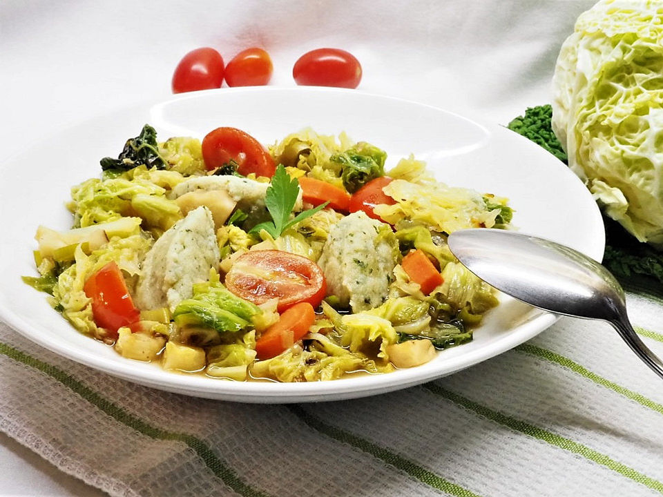 Wirsing-Tomaten-Eintopf mit Käse-Nocken von trekneb| Chefkoch Wirsing-Tomaten-Eintopf mit Käse-Nocken von trekneb| Chefkoch