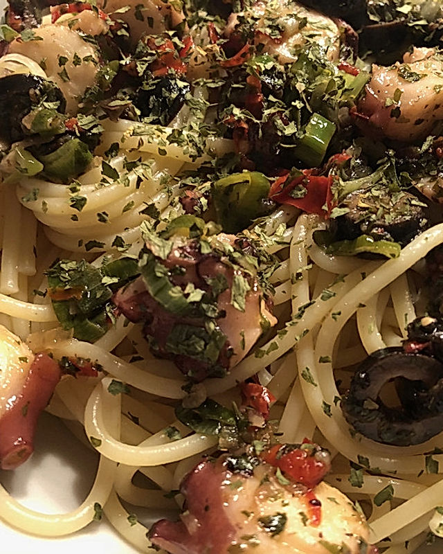 Spaghetti Aglio, Olio e Peperoncini mit Tintenfisch