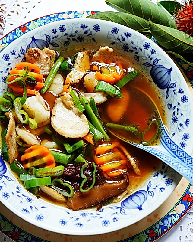 Hühnersuppe mit Garnelen und Pilzen - San Xian Tang