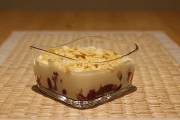 Himbeerdessert mit Mandeln