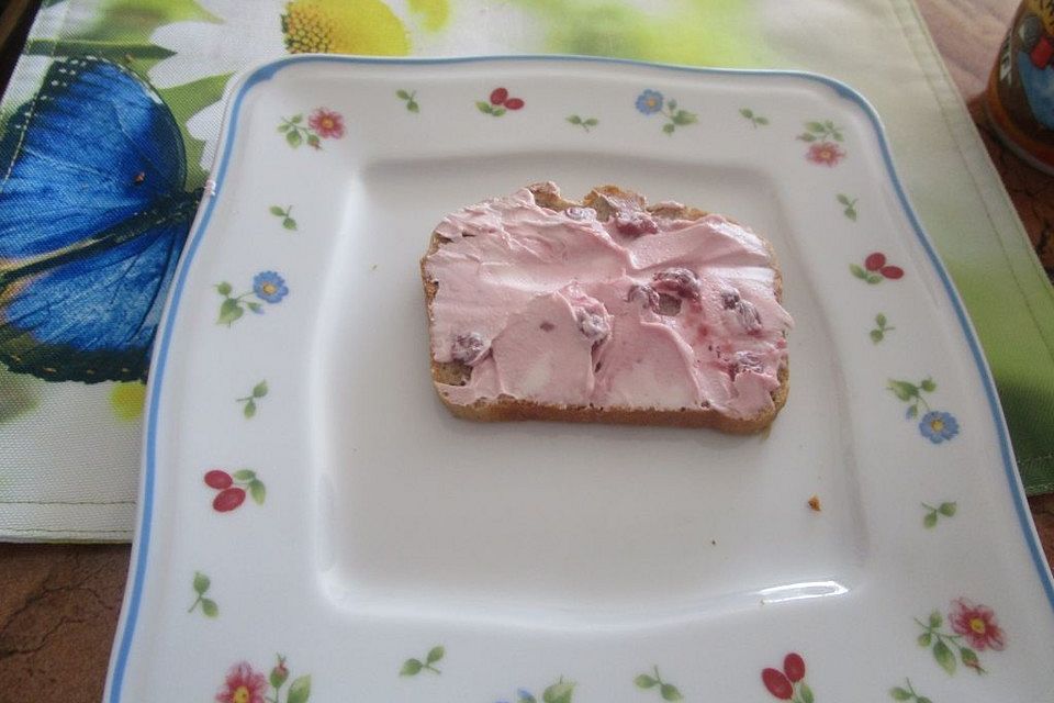 Frischkäse mit Preiselbeeren