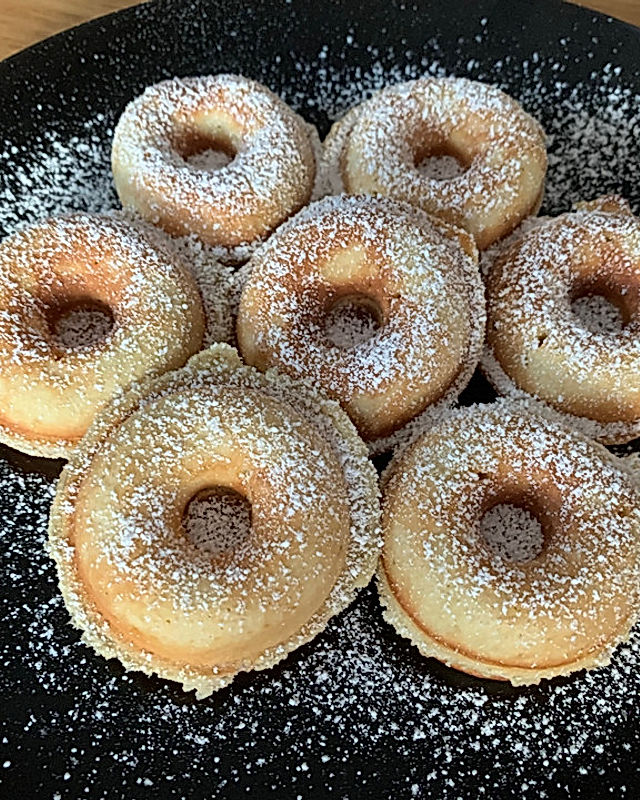 Mini-Donuts mit Marzipan aus dem Donutmaker