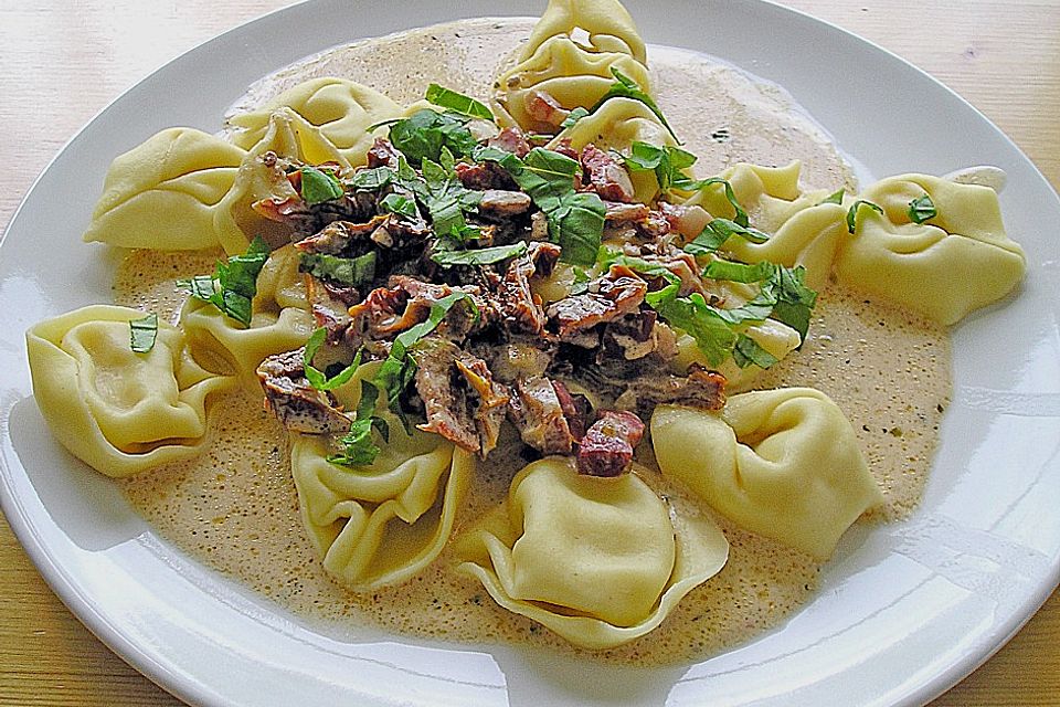 Tortellini mit getrockneten Tomaten