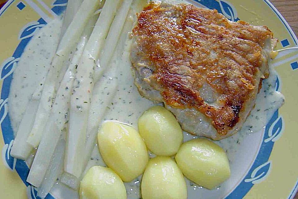 Gefüllte Schweineschnitzel mit Spargel auf Kerbelsoße