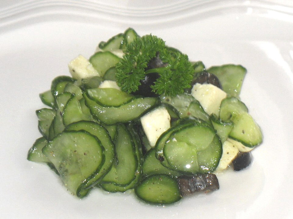 Gurkensalat mit Oliven und Mozzarella von ulkig | Chefkoch
