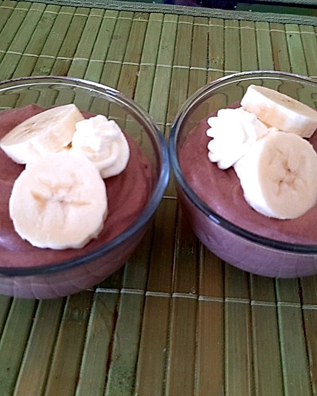 Schokoladen-Sahne-Dessert mit Banane