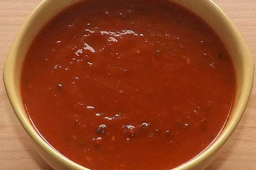 Selbstgemachte Tomatensauce mit Schnittlauch