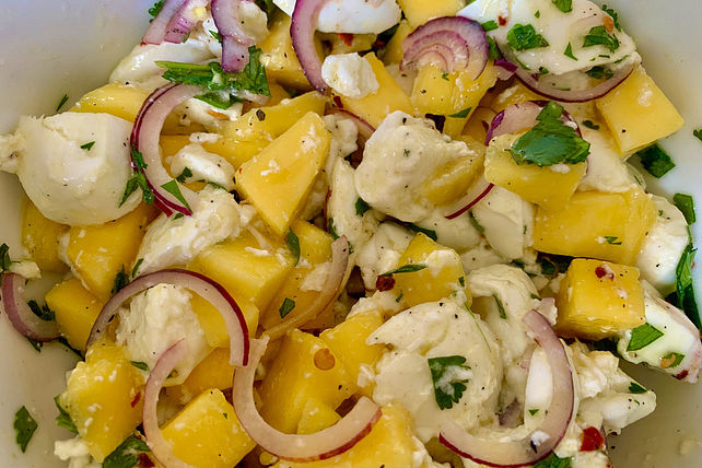 Mangosalat mit Koriander und Mozzarella von Sommer_08| Chefkoch