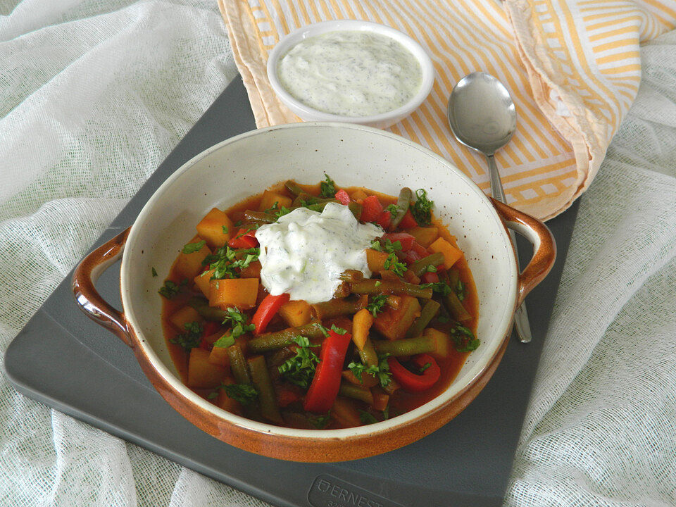 Kartoffel-Gemüsegulasch mit Gurkendip von Else69| Chefkoch