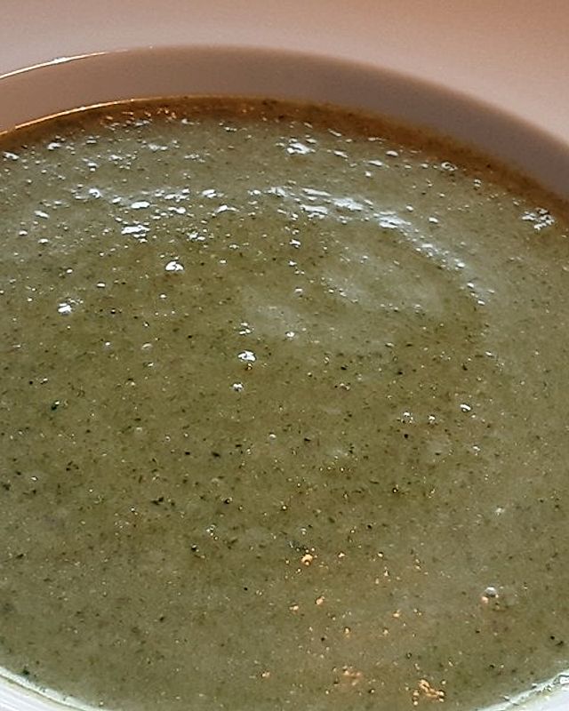 Vegane grüne Champignon-Cremesuppe