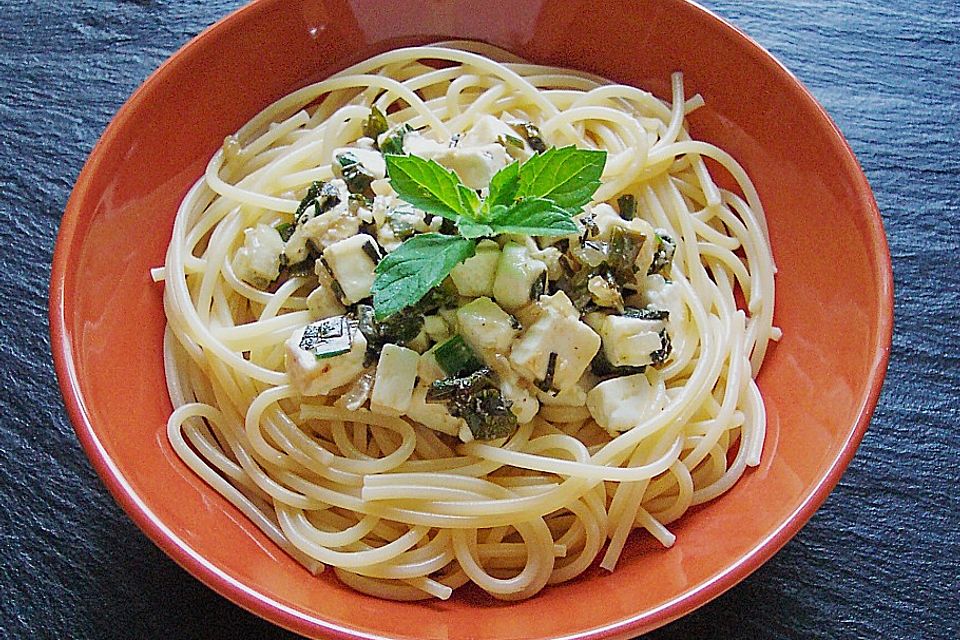 Spaghettini mit Limette und Schafskäse