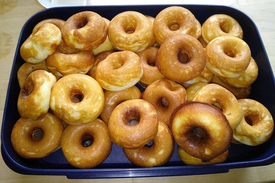 Donuts aus Quark - Öl - Teig für die Backform