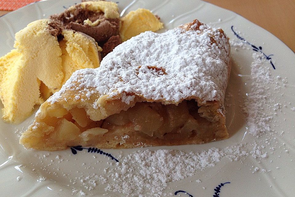 Apfelstrudel