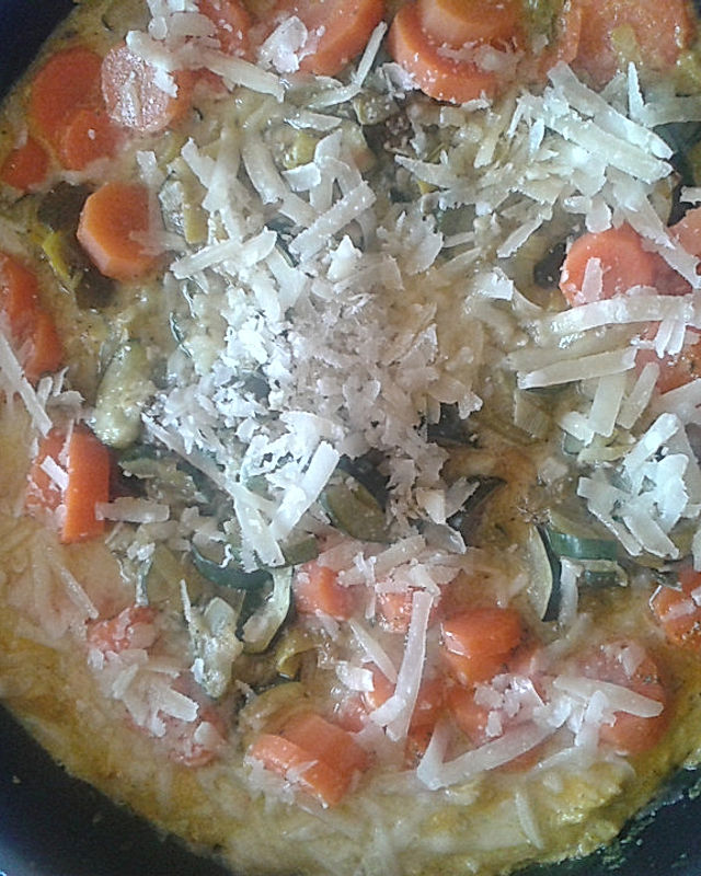 Zucchini-Lauch-Frittata mit Möhren
