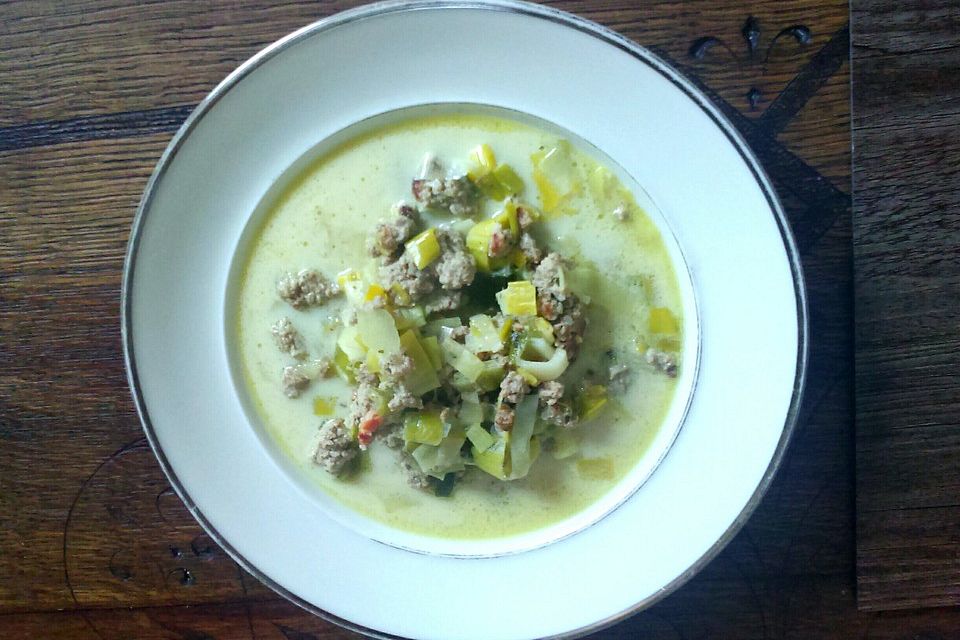 Käsesuppe mit Hackfleisch