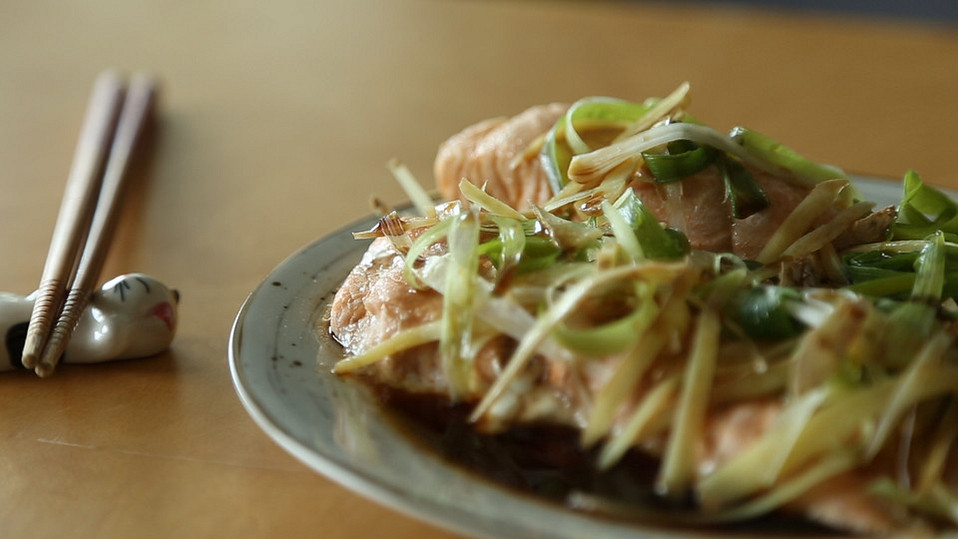 Gedämpfter Lachs mit Ingwer auf chinesische Art von mealscatslife