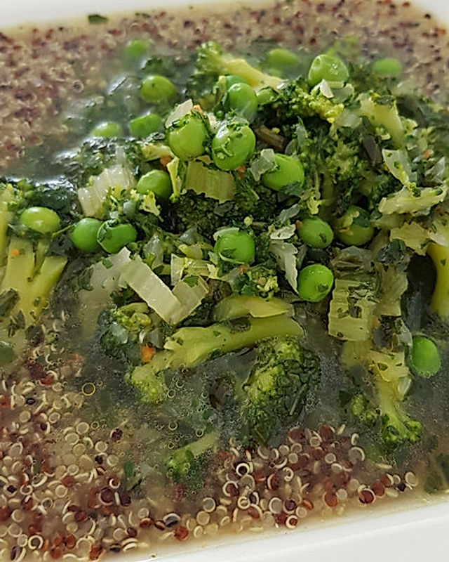 Grüne Sommersuppe mit Quinoa