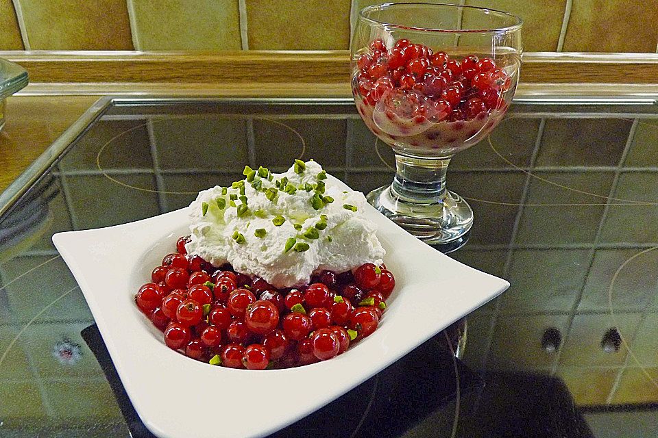 Johannisbeeren mit Eierlikör