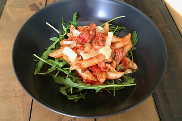 Penne Salsiccia mit Zucchini und Rucola