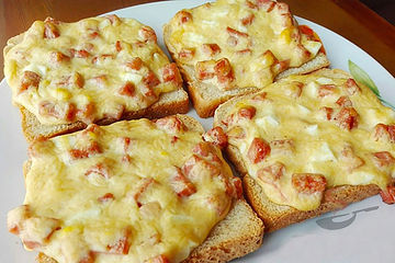 Überbackener Schinkentoast mit saurer Sahne