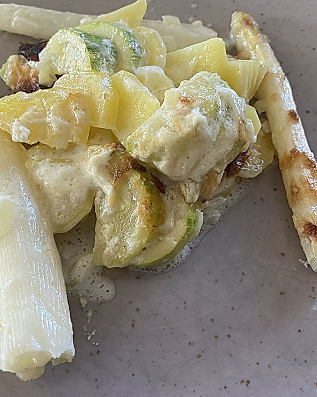 Spargelgratin mit Kartoffeln und Zucchini