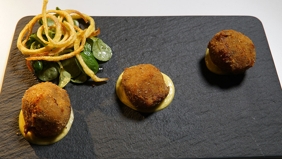 Gebakken rundvlees en kaas - Bitterballen mit Rindfleisch und Käse von ...