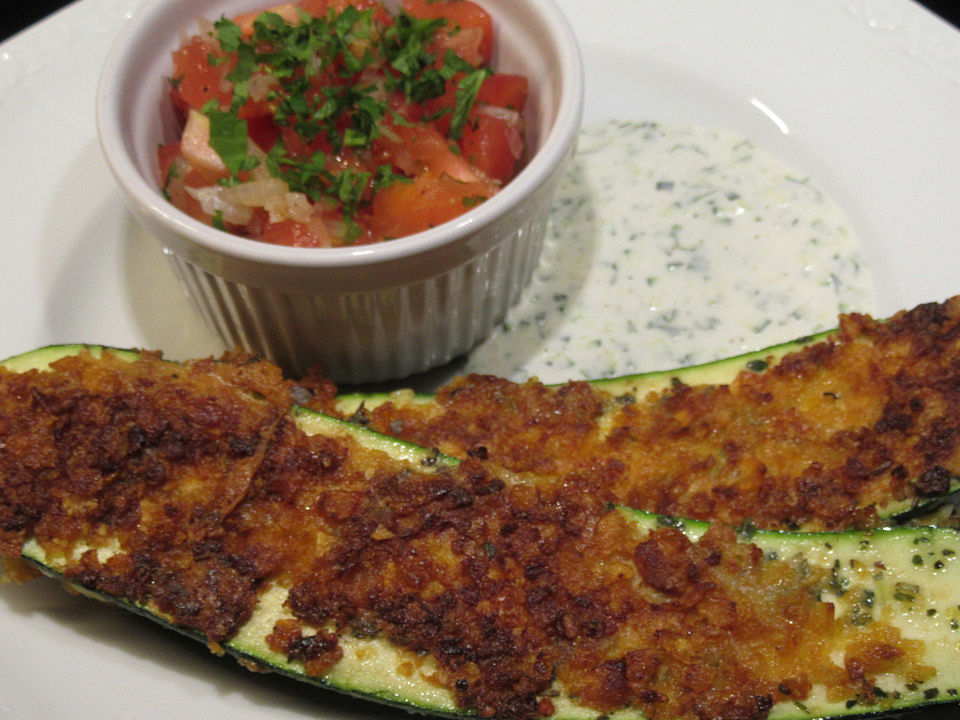 Zucchinischnitzel mit lauwarmem Tomatensalat von Barbabietola| Chefkoch