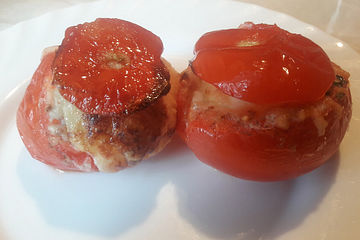 Tomaten mit Gorgonzola und Ei