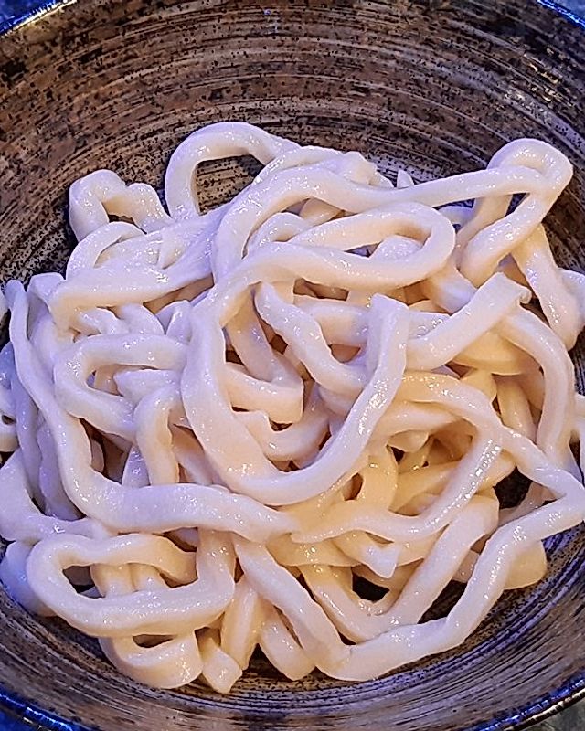 Selbstgemachte Udon-Nudeln