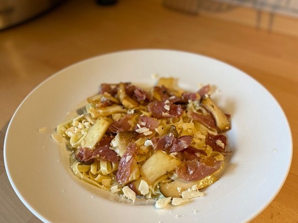 Tagliatelle mit Kräuterseitlingen, Parmaschinken und Parmesan von ...