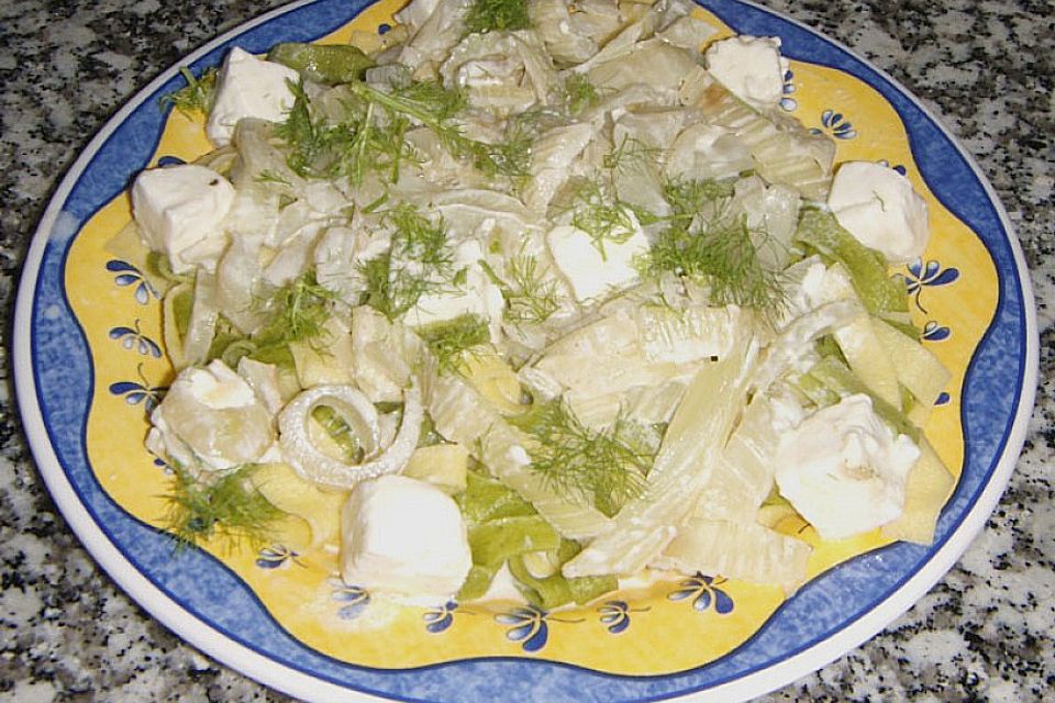 Grüne Nudeln mit Fenchel und Schafskäse