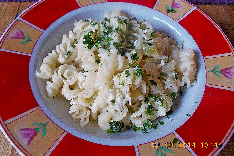 Grüne Nudeln mit Fenchel und Schafskäse