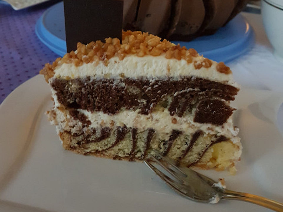 Zebratorte mit Krokant-Buttercreme von kleineskochglück| Chefkoch