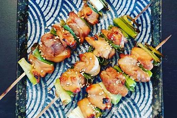 Yakitori - japanische traditionelle Hähnchenspieße