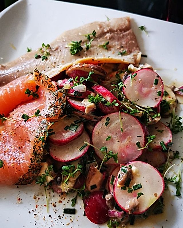 Räucherfisch mit Champignon-Radieschen Salat