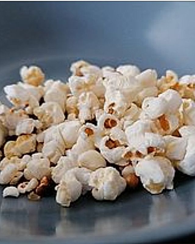 Süßes Popcorn mit Sirup